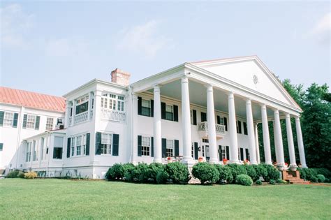 5 Reasons You Should Have A Historic Rosemont Manor Wedding