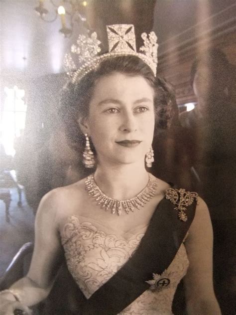 Young queen | Young queen elizabeth, Queen elizabeth, Queen of england