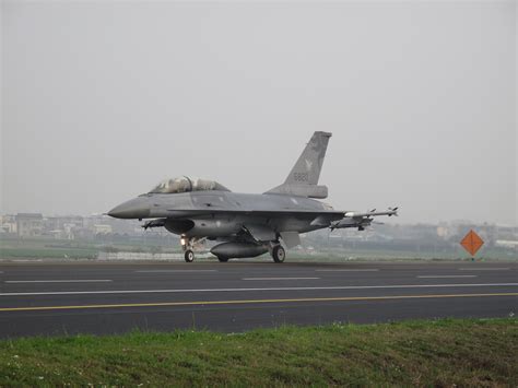 Taiwan air force F-16 crashes during training exercises