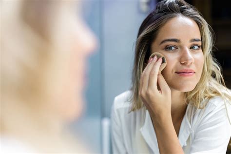 The Best Makeup Tips for Oily Skin, According to Pros