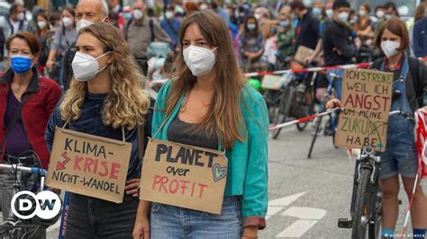 Hamburg Fridays for Future honors German flood victims – DW – 07/23/2021