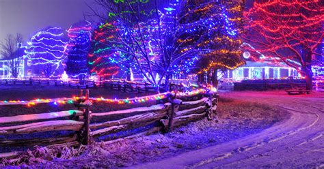 This 1km trail is the most epic holiday light show in Ontario