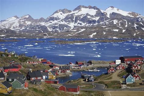 Do people actually live in Greenland? - Routes North