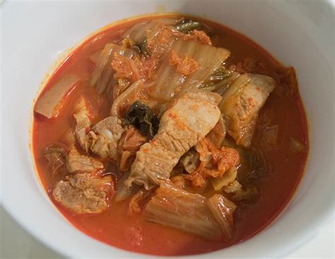 Kimchi Jjigae (김치 찌개) - Kimchi Stew Recipe - Everybunny Eats