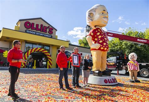 Seen the world’s largest bobblehead? Check out Ollie’s new 16-foot tall, oversized mascot: video ...