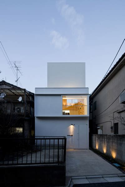 Outdoor House: illuminate the dark - Japanese Architecture, Small Houses