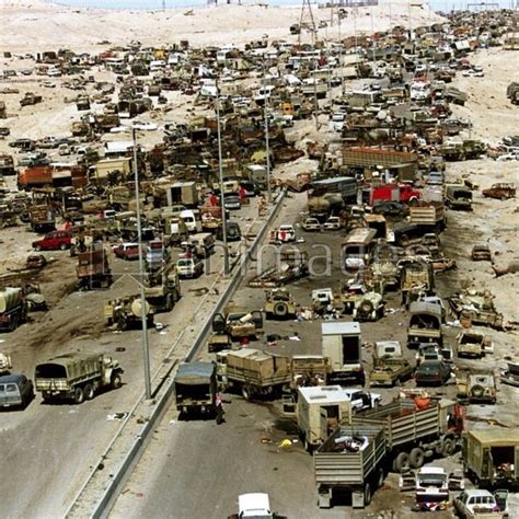 Highway Of Death - Kuwait, 1991 [1600x1600] : MilitaryPorn