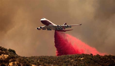 Boeing 747 Supertanker - The World's Largest Fire-Fighting Plane - Simple Flying