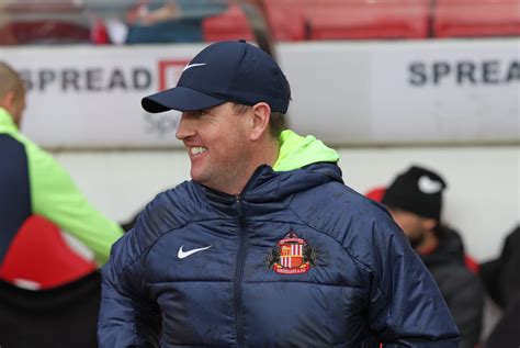 Sunderland manager latest: Big hint made before Leeds clash as next ...