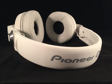 Pioneer HDJ-700 Headphones Review // TechNuovo.com