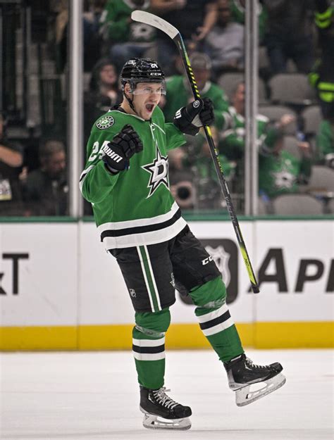 Dallas Stars Extend Roope Hintz