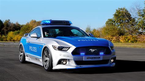 Ford Mustang police car leads 2017 Cologne Carnival parade