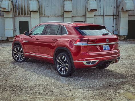 2020 Volkswagen Atlas Cross Sport first drive review: Higher style, same relaxed fit - CNET