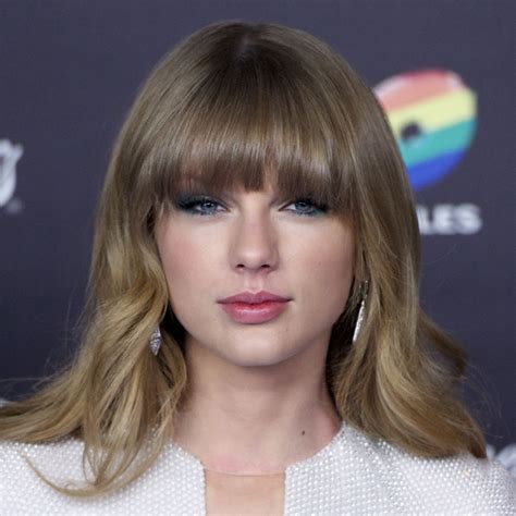 How Hot Is Taylor Swift's Latest Turquoise (Yes, Turquoise) Smoky Eye Makeup Look? Soooo Hot It ...