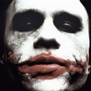 Behind-The-Scenes Shots of Heath Ledger as The Joker Emerge - ZergNet