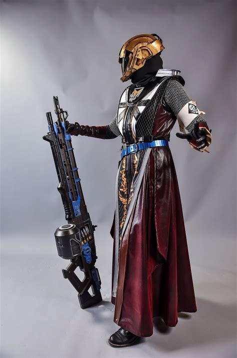 Destiny Warlock with Thunderlord (Cosplay) | Destiny cosplay, Destiny warlock, Cosplay costumes