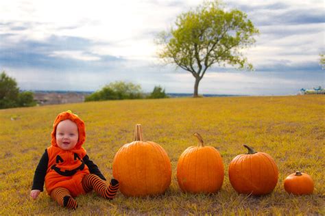 Baby Pumpkin Photos {and FREE Halloween Photo Card Templates!} - The ...