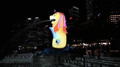 Merlion Outside Fullerton Hotel Lights Up Every Night As Part Of 50th Birthday Celebrations