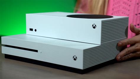 Xbox Series S is So Small Phil Spencer Displayed it Two Months Ago - The Tech Game