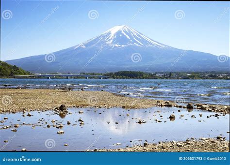 Lake Kawaguchi in Japan stock image. Image of five, landscape - 206531793