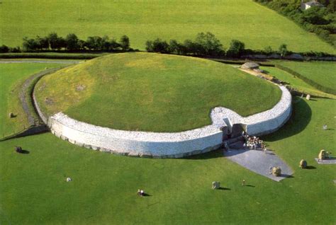 Newgrange Historical Facts and Pictures | The History Hub