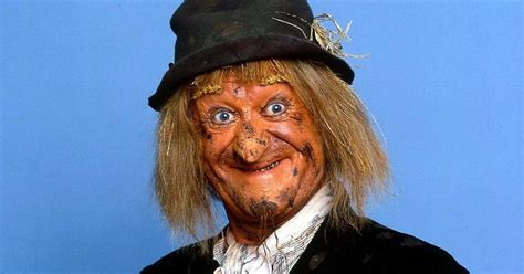 "Worzel Gummidge": MacKenzie Crook as BBC's Talking Scarecrow