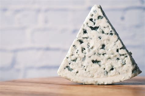 Roquefort Cheese Substitute: Answered - DownInTheKitchen