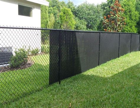 The Ideas of Fence Weave in 2020 | Chain link fence privacy, Chain link fence, Fence slats