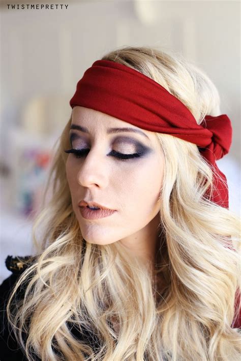 Pirate Makeup + Hair Tutorial | Halloween Costumes - Twist Me Pretty | Pirate makeup, Halloween ...