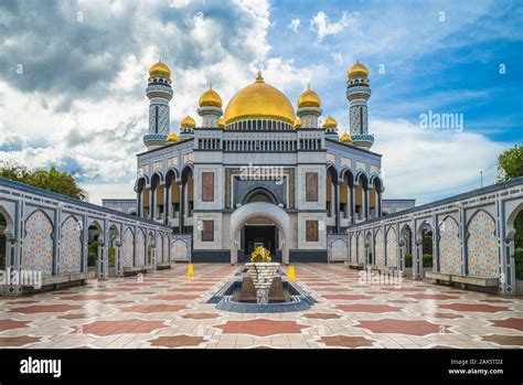 Jame Asr Hassanil Bolkiah Mosque in brunei Stock Photo - Alamy