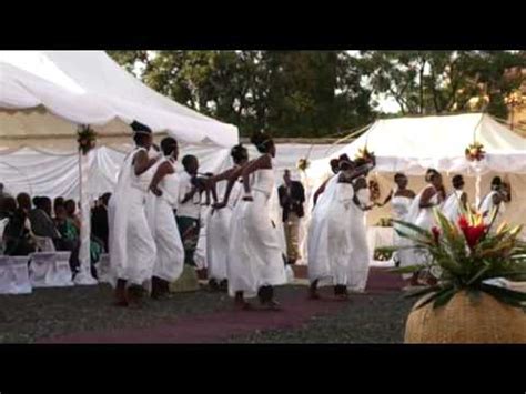 Burundi traditional dances - YouTube