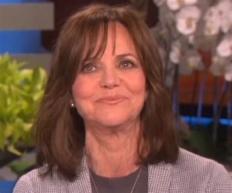 Sally Field Biography - Facts, Childhood, Family Life & Achievements