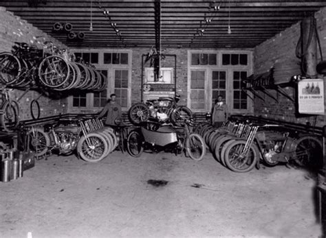 Historical Photos of Harley-Davidson Motorcycles and Production in ...