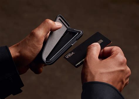 Flip Case | Sleek Dual-sided Hardshell Card Case Wallet | Bellroy