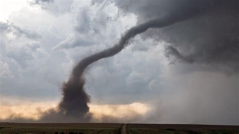 Why Hurricanes Bring Tornadoes After They Make Landfall - The New York Times