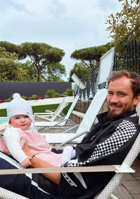 Daniil Medvedev and his best pics with wife Daria and daughter Alisa on ...