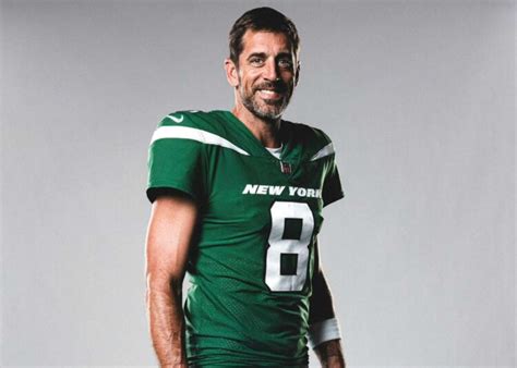 "Looks like a coach who came out of retirement!" - Aaron Rodgers' first look in Jets' uniform ...