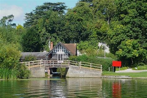 Shiplake College & Village - WHERE THAMES SMOOTH WATERS GLIDE