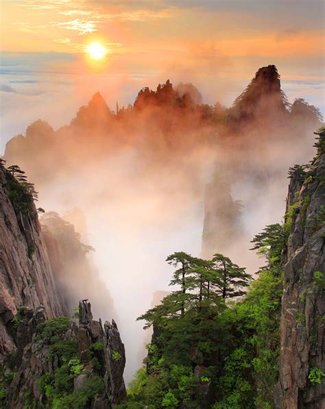 Watch Huangshan Sunrise While Hiking the Yellow Mounatin 2024