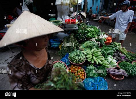 Vegetable market in Can Tho, Vietnam Stock Photo - Alamy