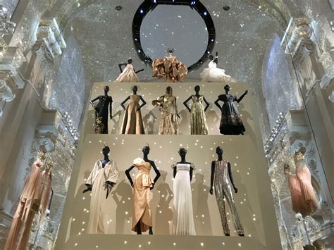 Christian DIOR Musée des Arts Décoratifs - The parisienne