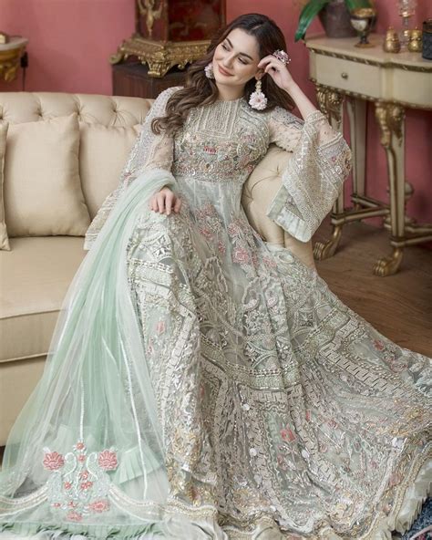 Hania Amir Looks Magnificent In Latest Shoot | Reviewit.pk