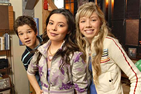 Miranda Cosgrove Reacts to Jennette McCurdy's Claims About Childhood