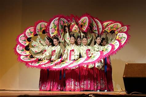 Indigenous Peoples Literature: Buchae chum (부채춤) / "jeongjae" (정재) - Korean Dances