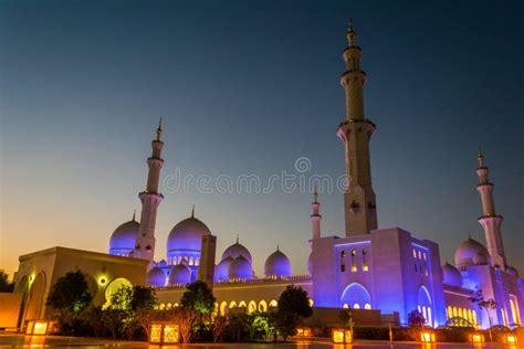 Exteriors of Sheikh Zayed Mosque at Night Editorial Image - Image of night, cover: 111943665