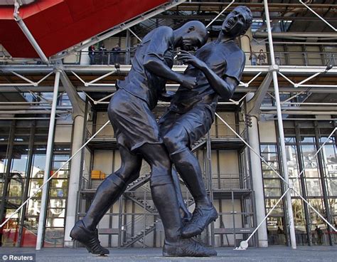 Zinedine Zidane statue of World Cup headbutt removed from new Qatar home after angry reaction ...