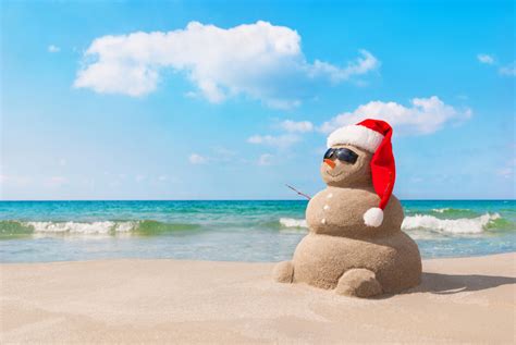 Santa on a Surfboard? Christmas on the Other Side of the Globe | InterNations Blog