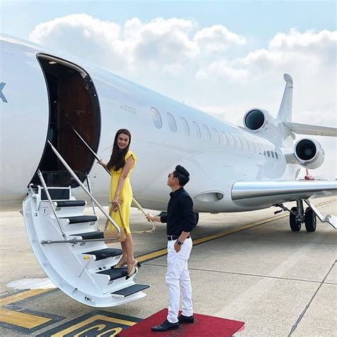 let start couple travel on private jet | Billionaire couple Luxury ...