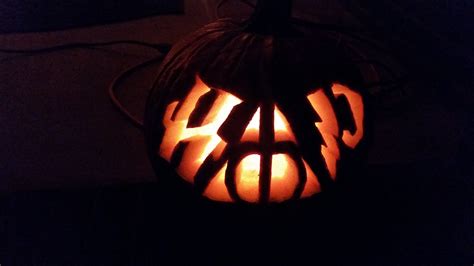 Harry Potter - Deathly Hallows. Halloween Pumpkin Carving Design #pumkincarvingdesigns Har ...