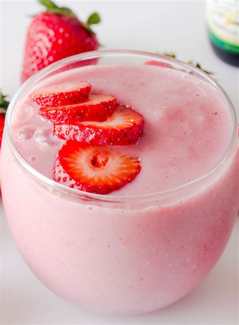 Strawberry Smoothie (Single Serving) - Savvy Naturalista | Single serve smoothie recipe ...